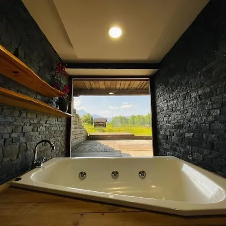 Spacious With Beautiful View Apartment